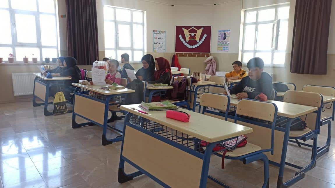 OKULUMUZDA 40 HADİS-İ ŞERİF EZBERLEME YARIŞMASI YAPILDI